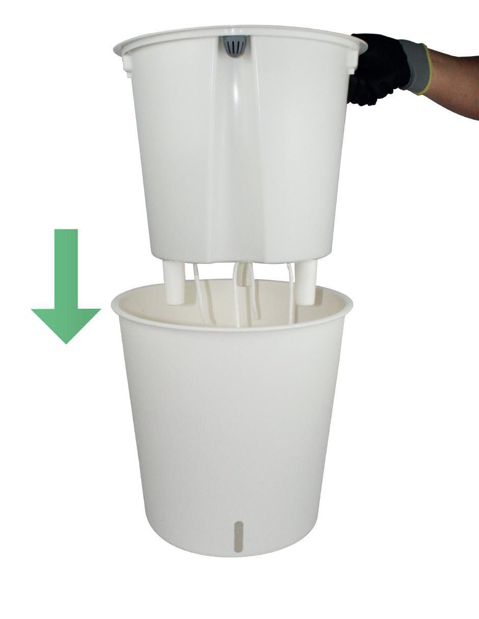 Maceta Santa Catarina de plástico con sistema automático de riego 3